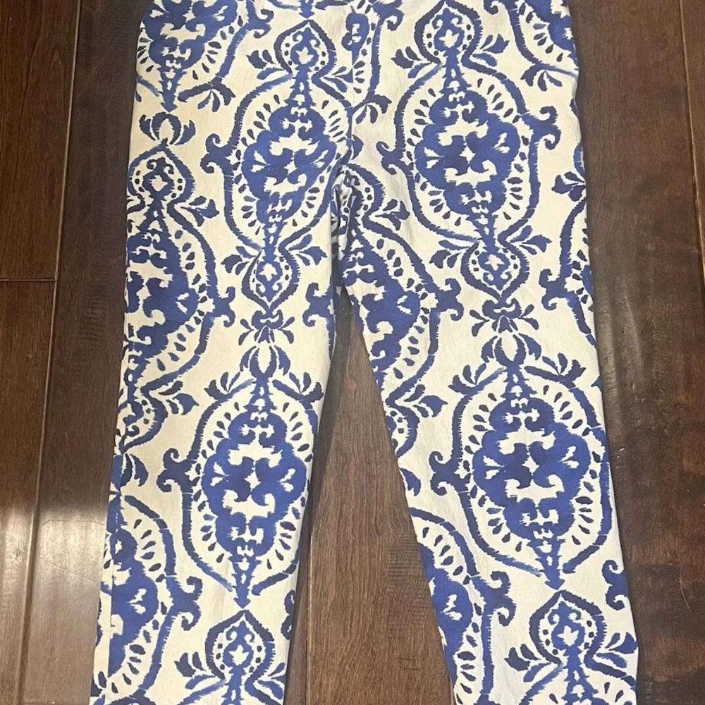 Chicos So Slimming Crop Pants Size 1.5 White With Blue Print